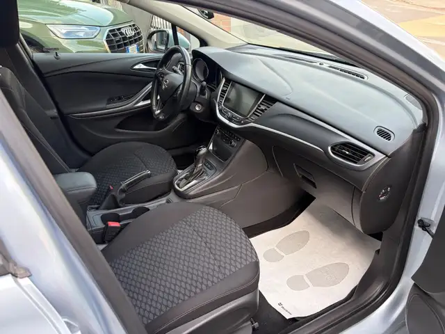 Opel Astra view 11