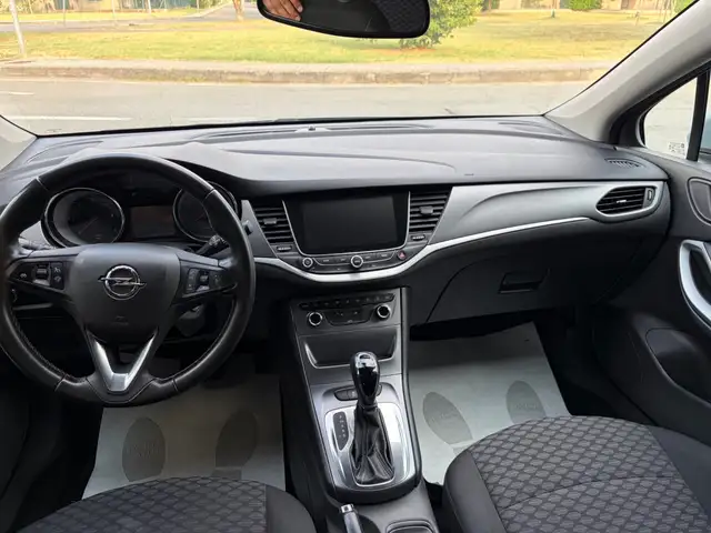 Opel Astra view 7