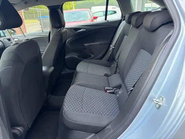 Opel Astra view 6