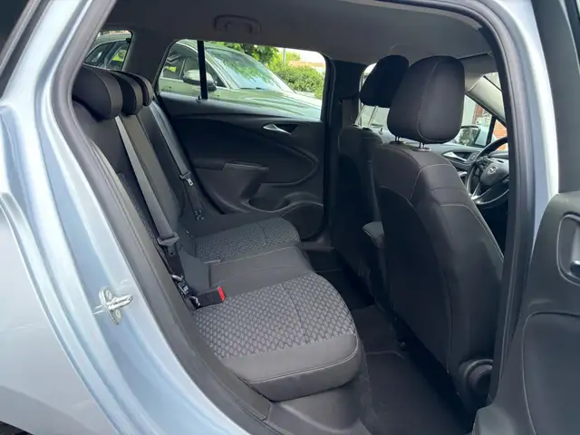 Opel Astra view 8