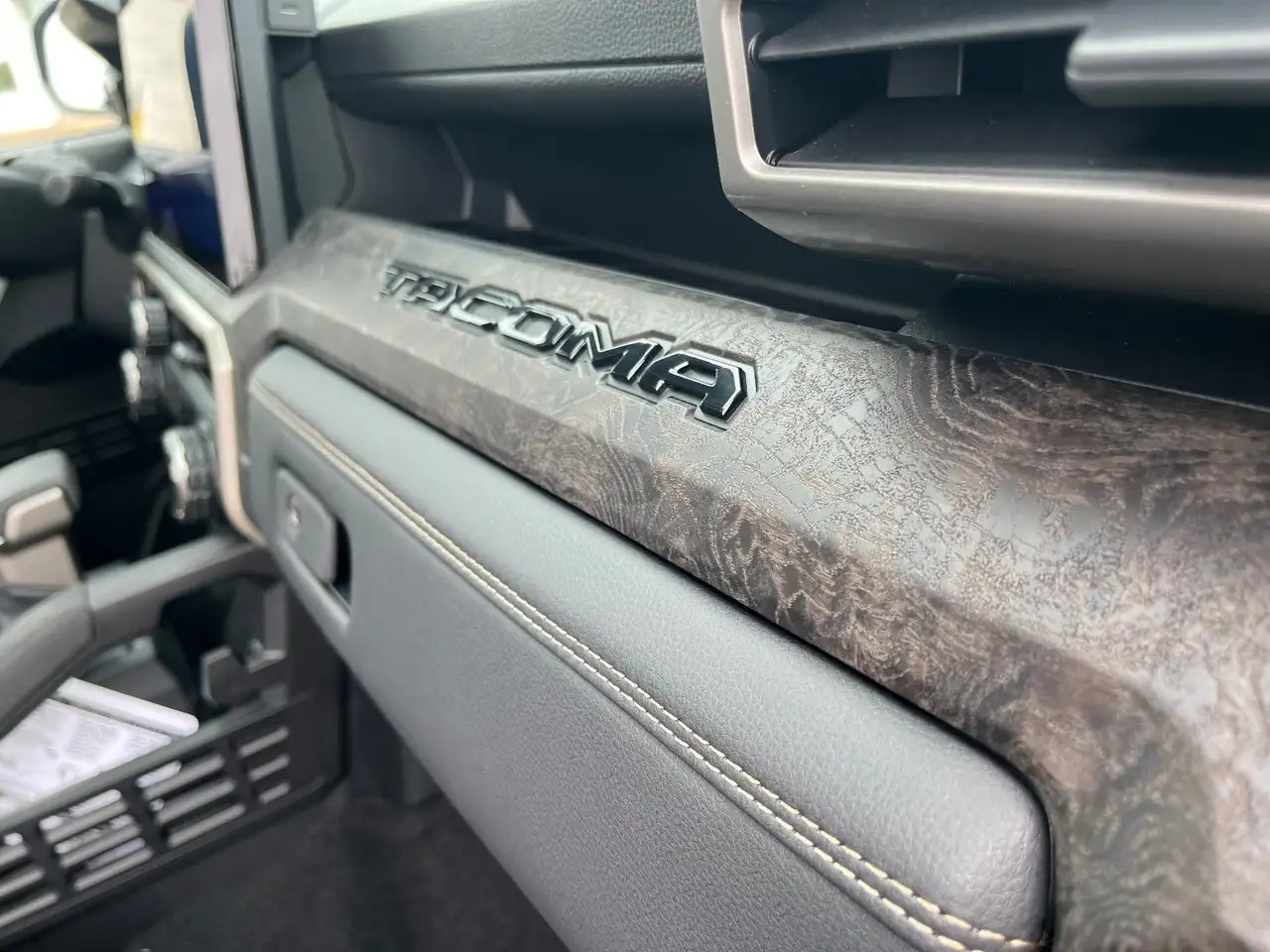Toyota Tacoma снимка Toyota Tacoma