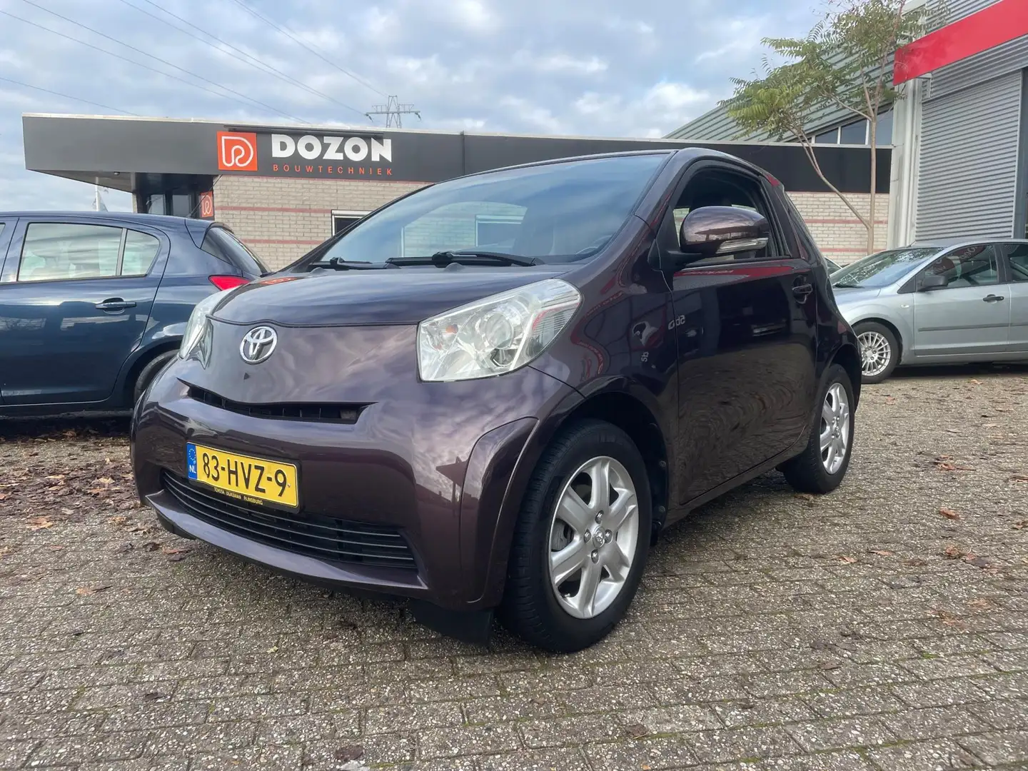 Toyota iQ 1.0 VVTi Comfort leer airco Paars - 2