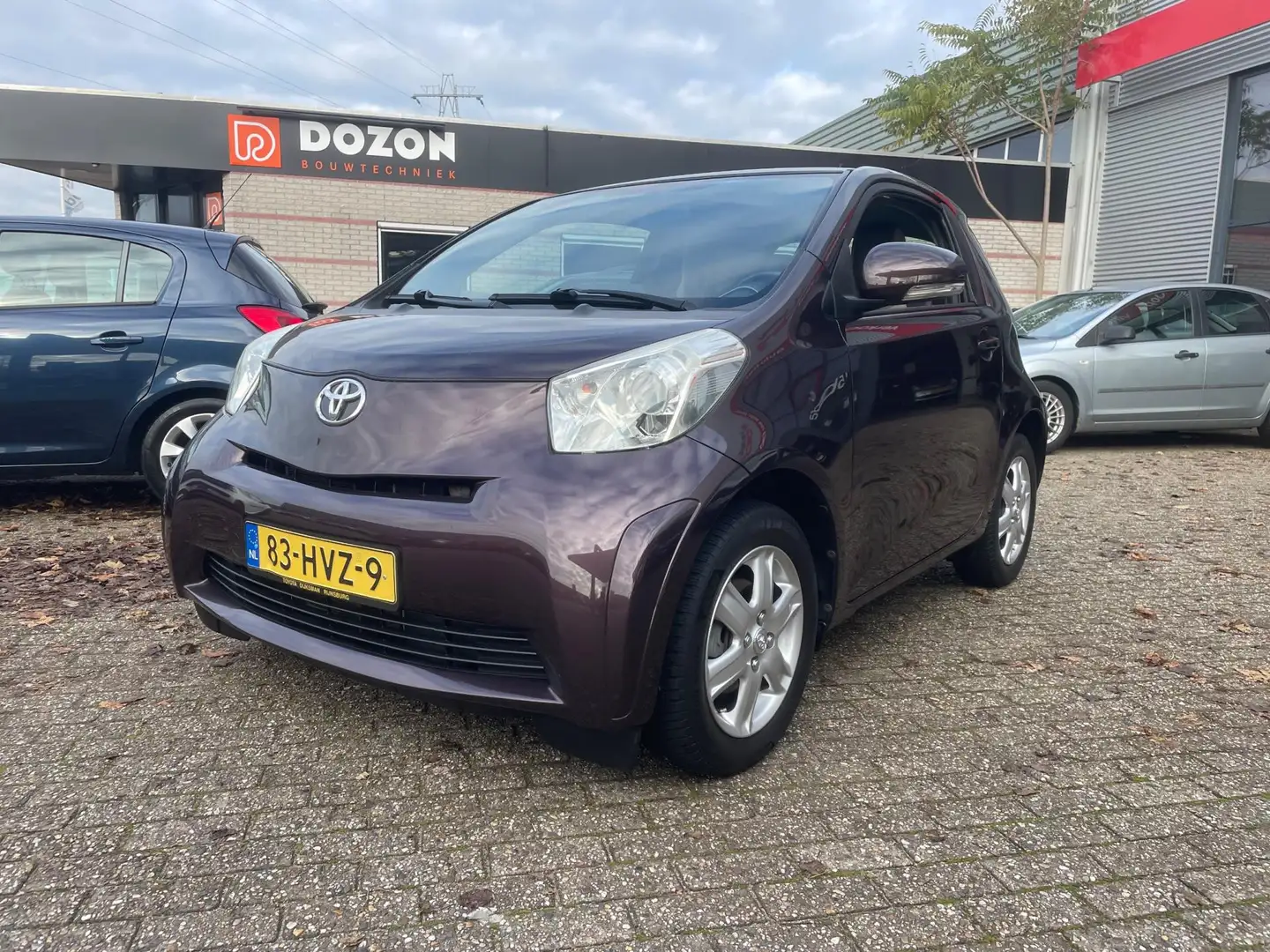 Toyota iQ 1.0 VVTi Comfort leer airco Paars - 1
