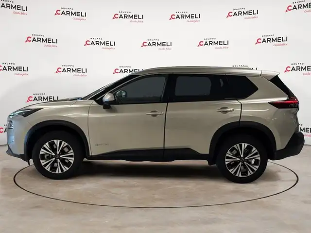 Nissan X-Trail view 2
