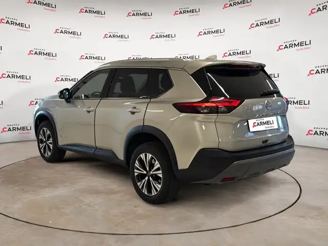 Nissan X-Trail view 3