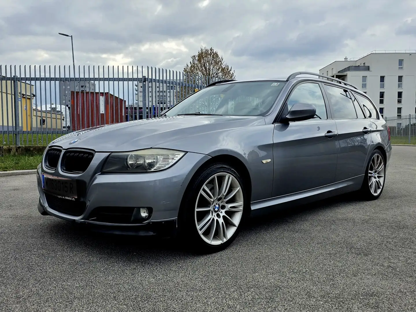 BMW 318 318d Touring - 1