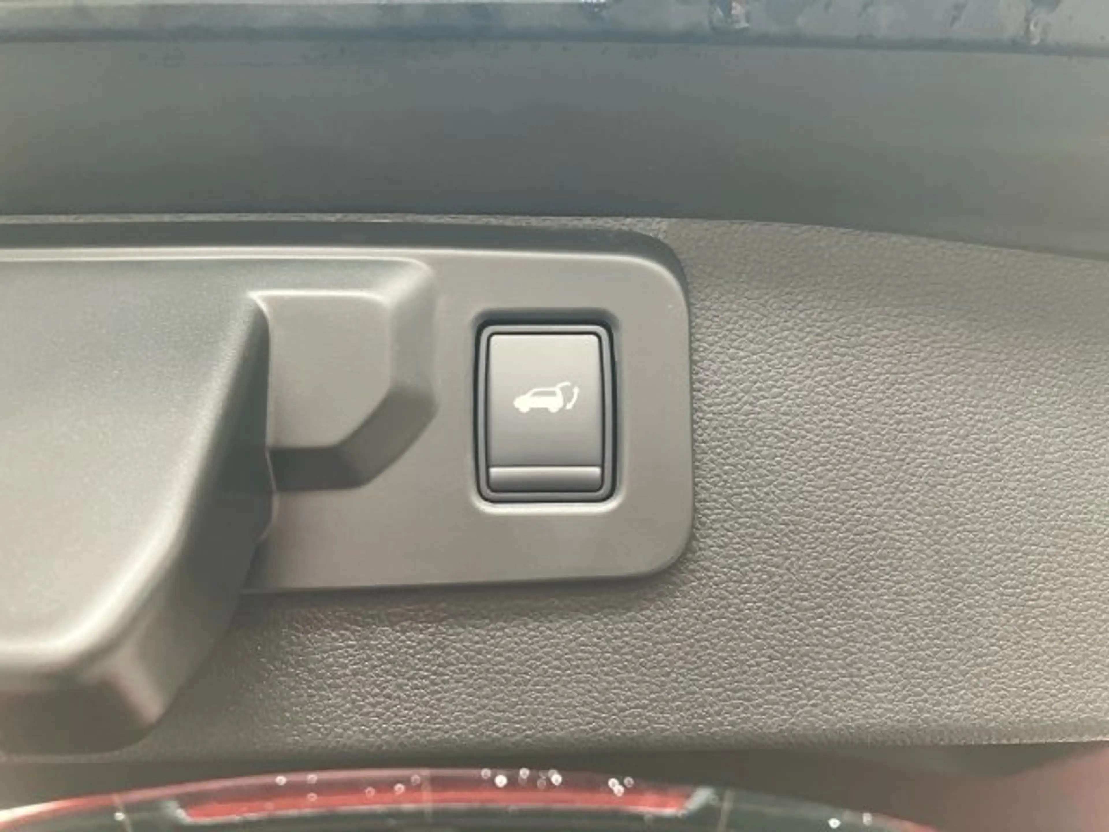 Mitsubishi Grandis 1,8 HEV Intense S+C+T 26,5 — photo 14