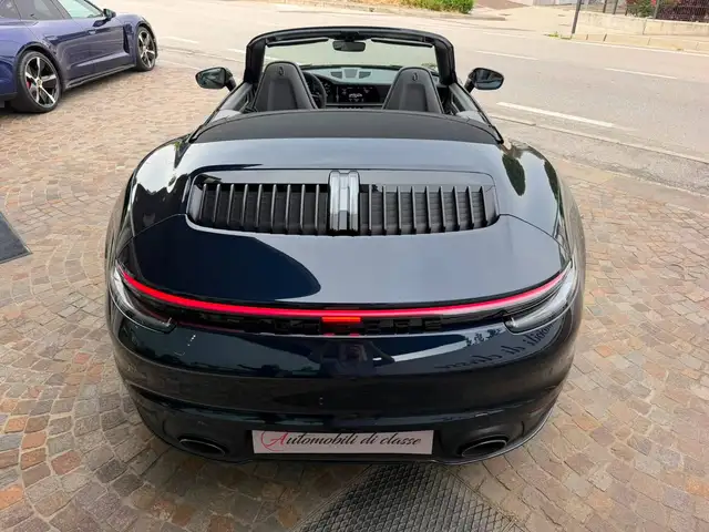 Porsche 911 view 11