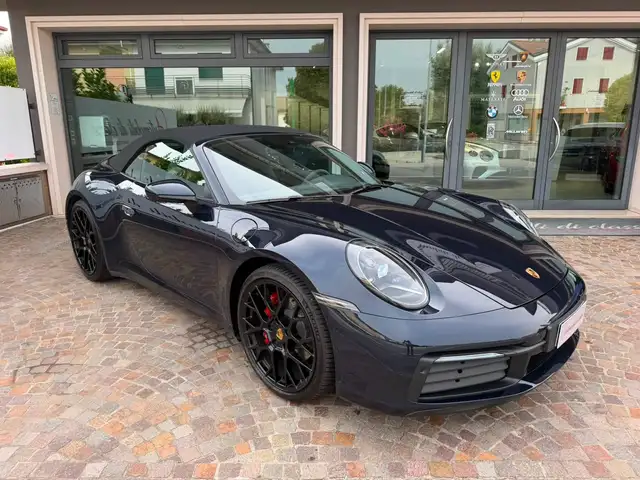 Porsche 911 view 9