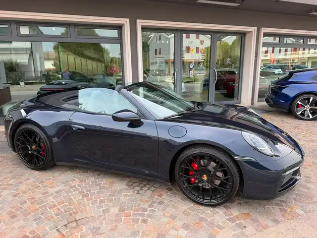 Porsche 911 view 10