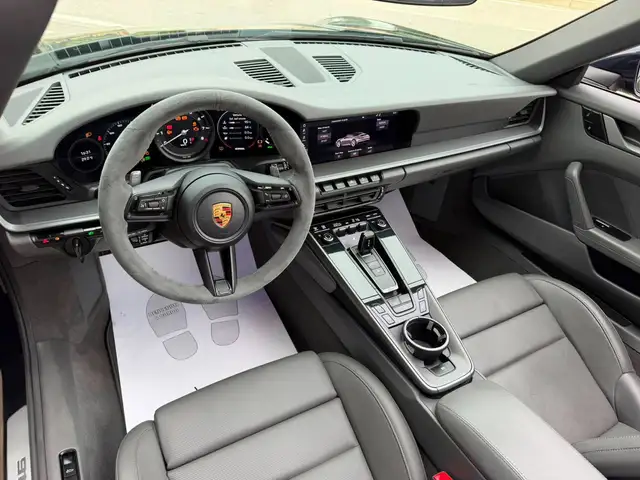 Porsche 911 view 14