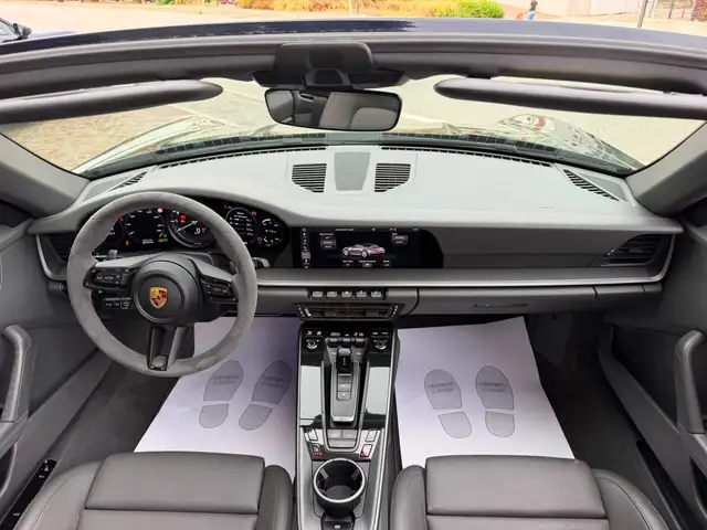 Porsche 911 view 13