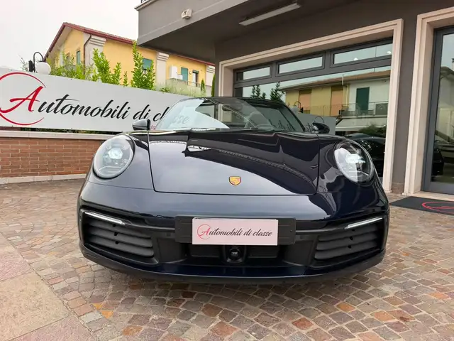 Porsche 911 view 5