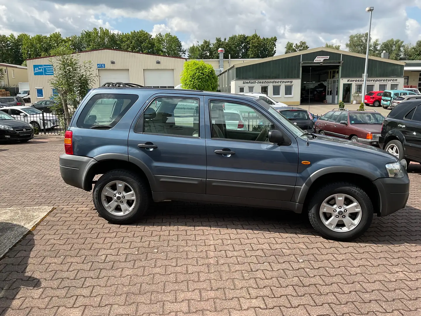 Ford Maverick V6 Limited Blau - 2