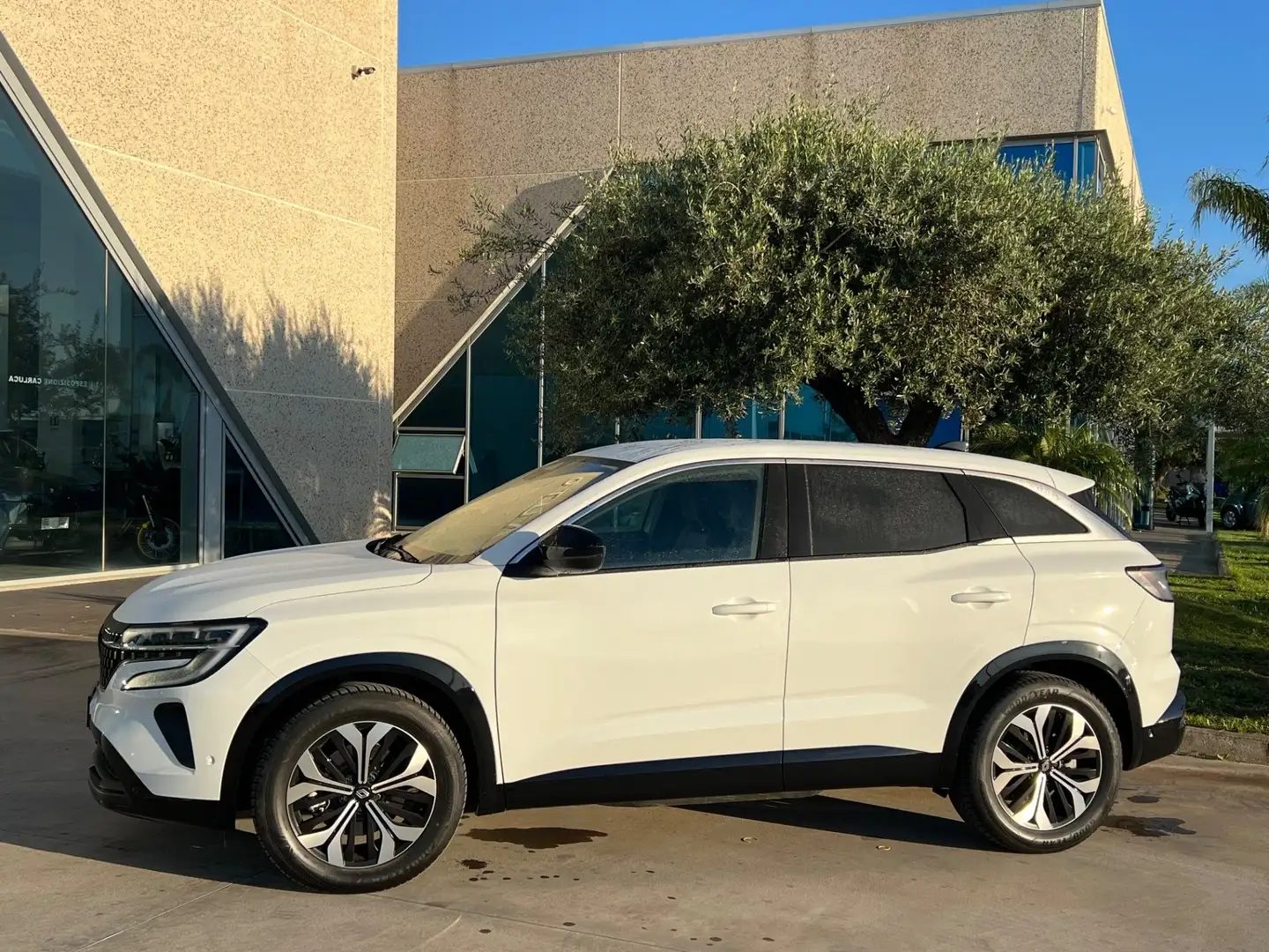 Renault Austral E-Tec 200cv full hybrid AUTOCARRO IN OFFERTA-N1 Bianco - 2