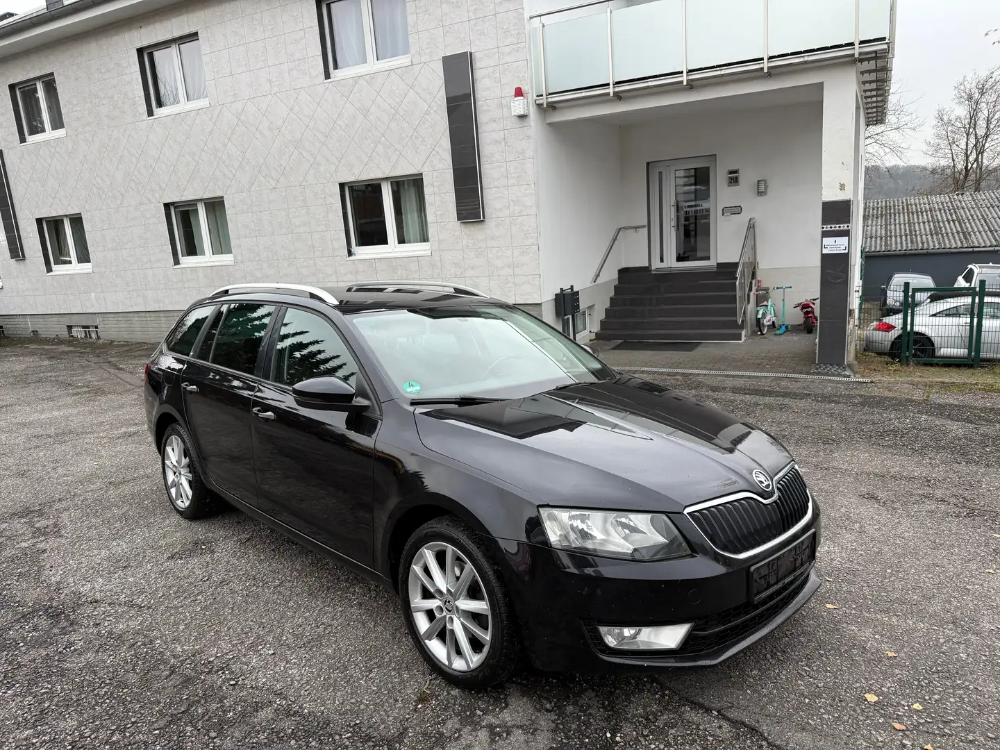 Skoda Octavia Octavia III Diesel Combi 1.6 TDI DSG Elegance Negro - 1