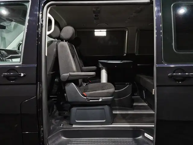 Volkswagen Multivan view 12
