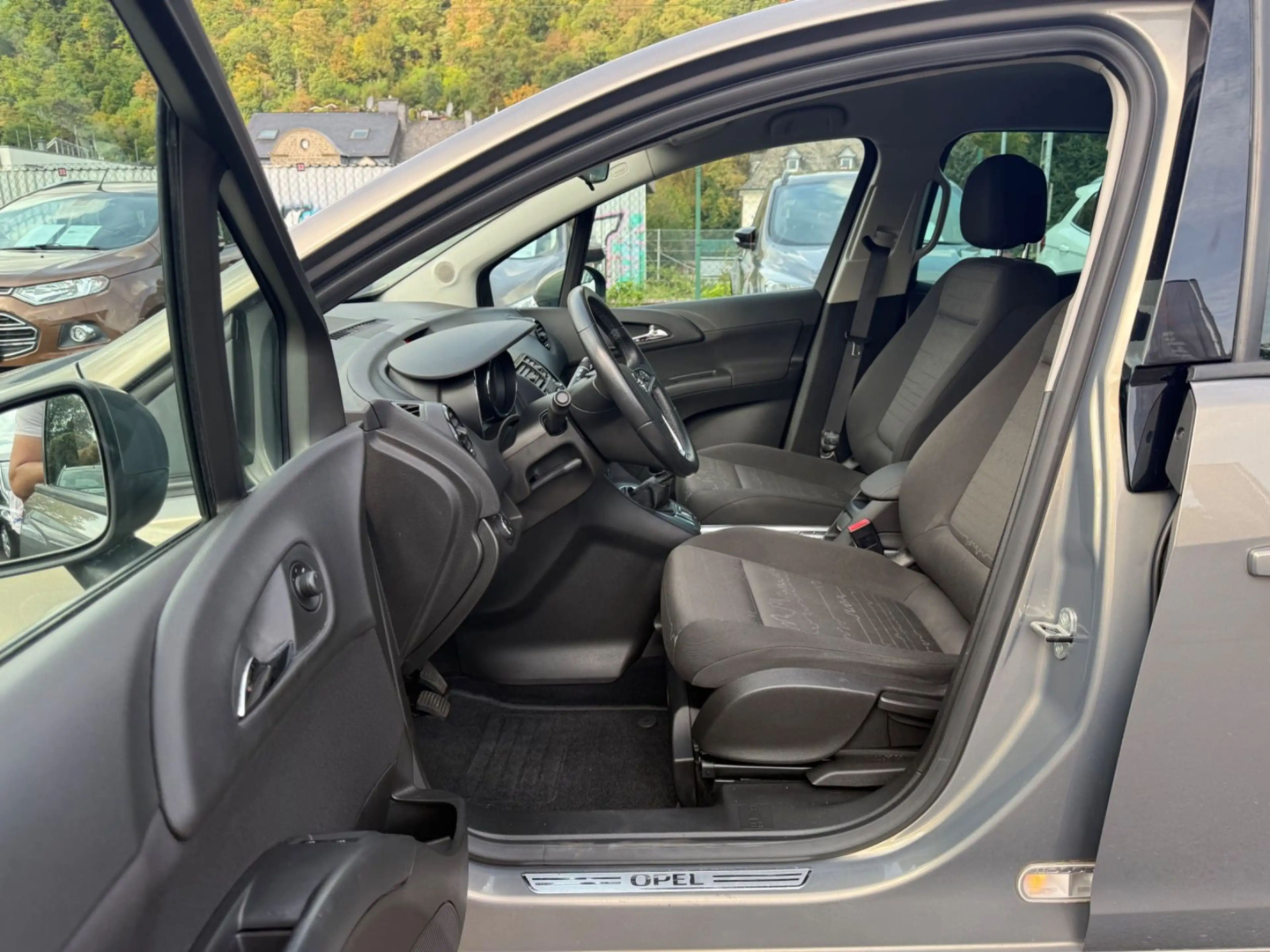 Opel Meriva B Design Edition! TÜV NEU! Scheckheft! — photo 9