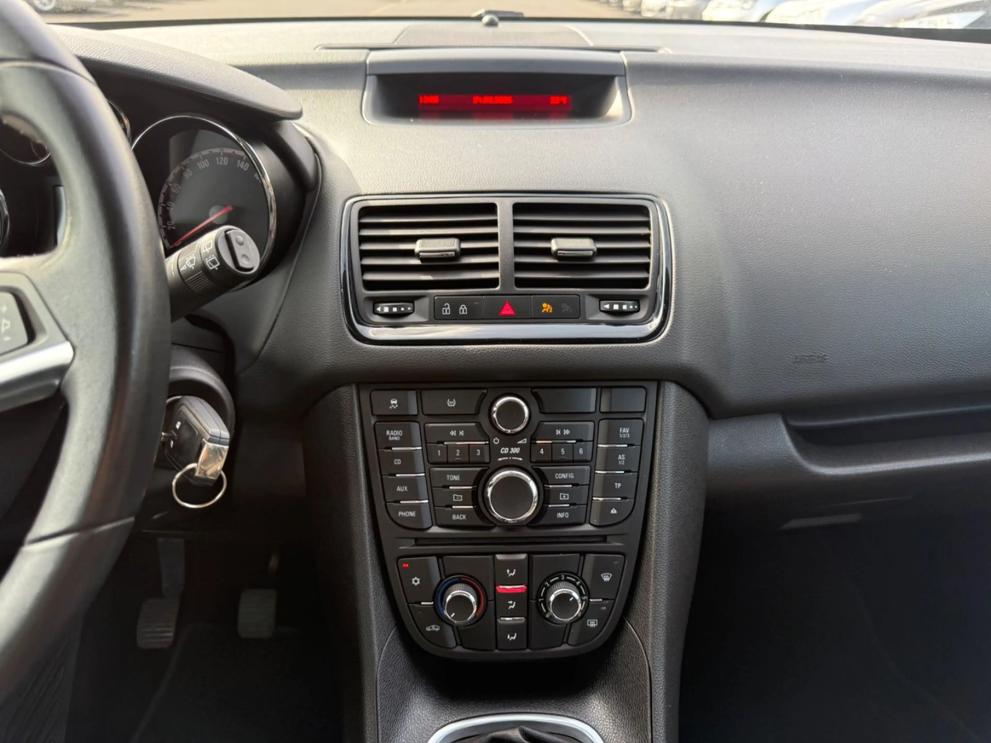Opel Meriva B Design Edition! TÜV NEU! Scheckheft! — photo 14