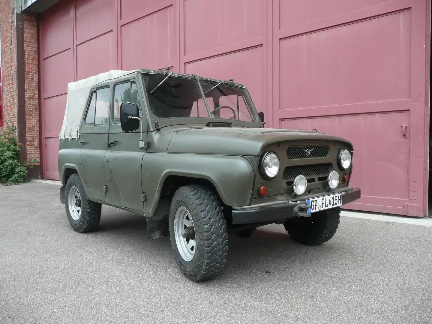 UAZ 469 Grün - 1