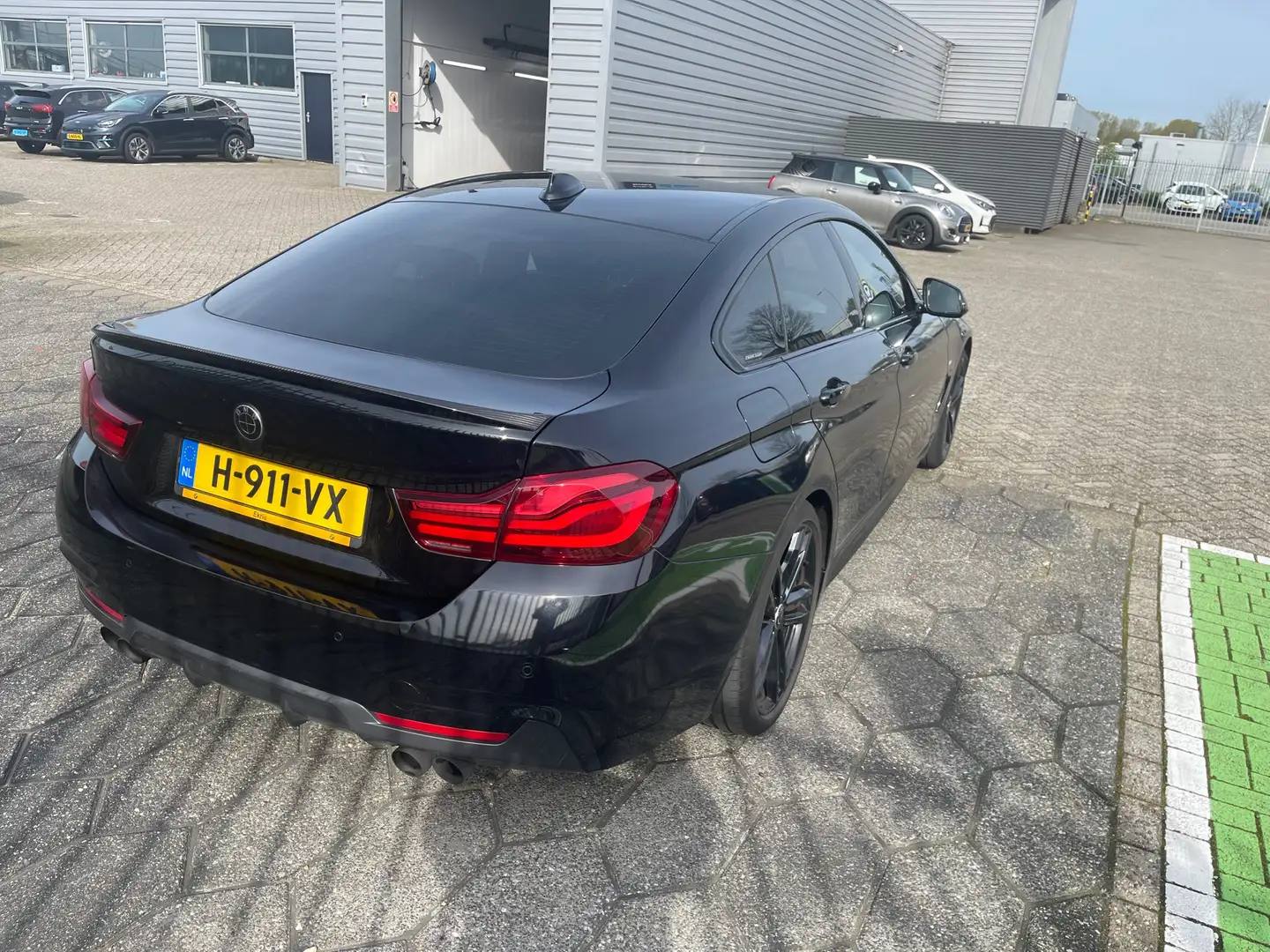 BMW 420 420i High Exec. Edition (M-Sport) Black Zwart - 2