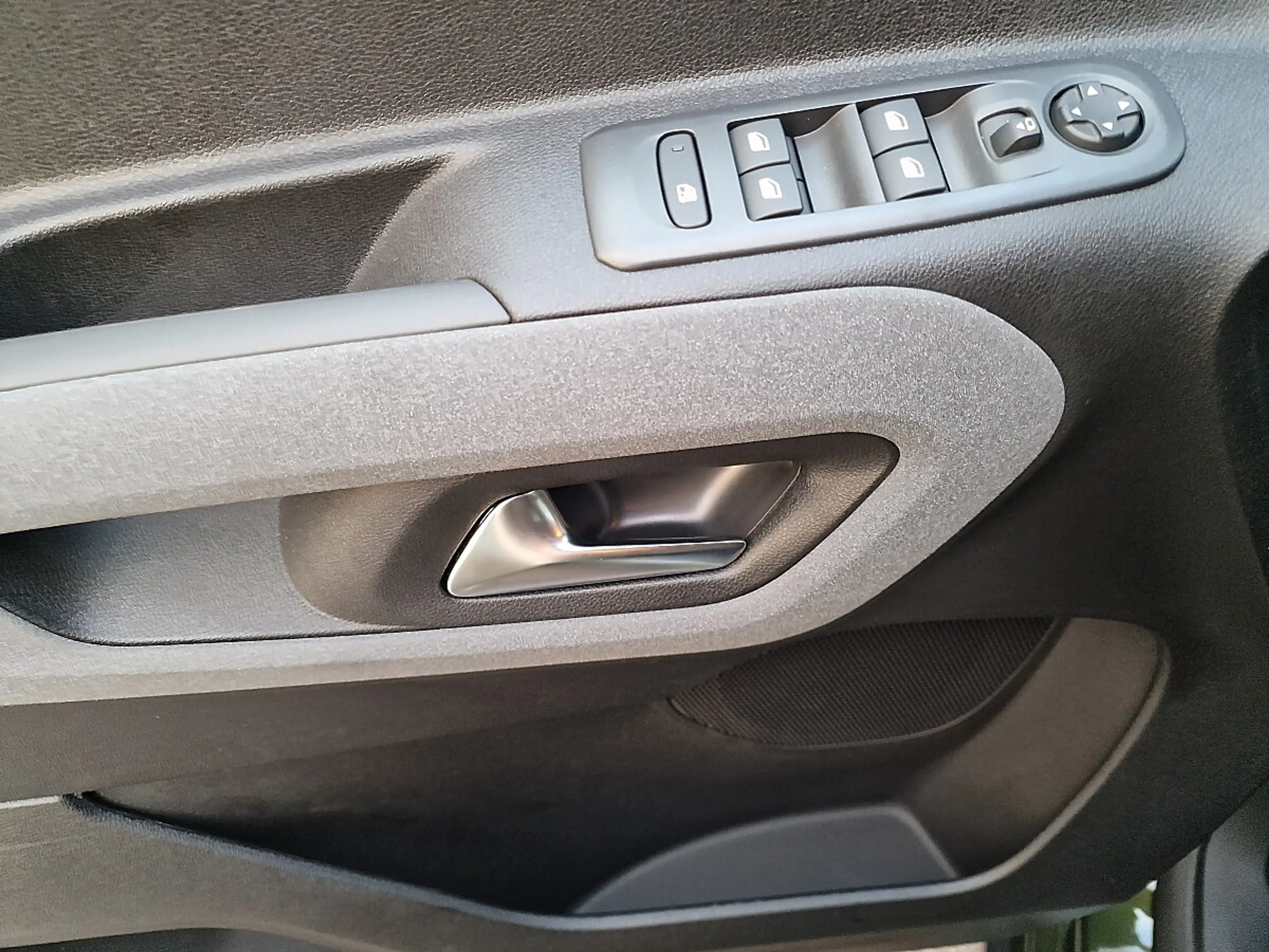 Peugeot Rifter Standard Diesel 130 GT EAT8 "sofort verfügbar" — photo 13