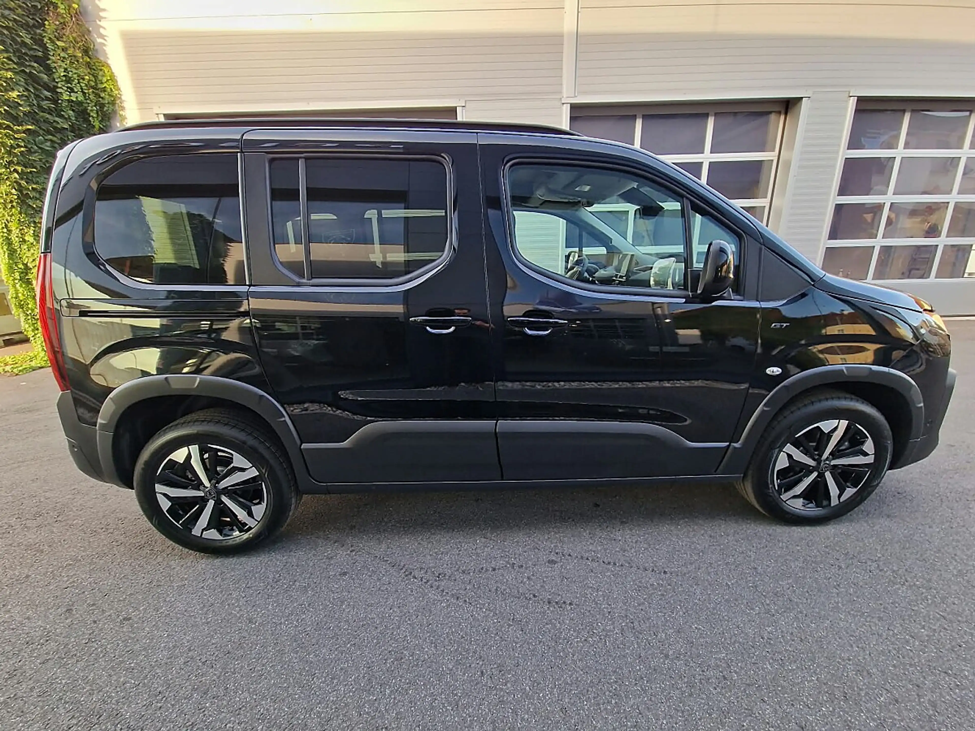 Peugeot Rifter Standard Diesel 130 GT EAT8 "sofort verfügbar" — photo 5