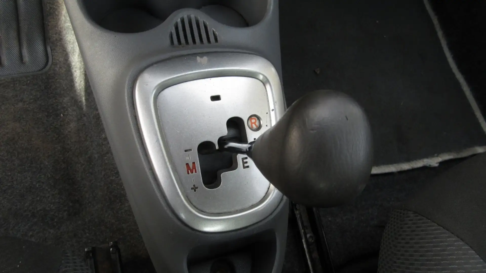 Toyota Aygo 1.0-12V + Grijs - 2