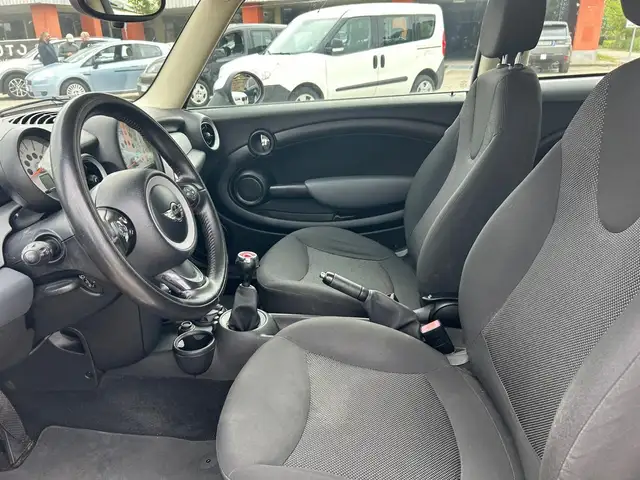 Mini Hatch view 6
