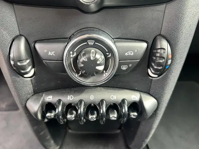 Mini Hatch view 11