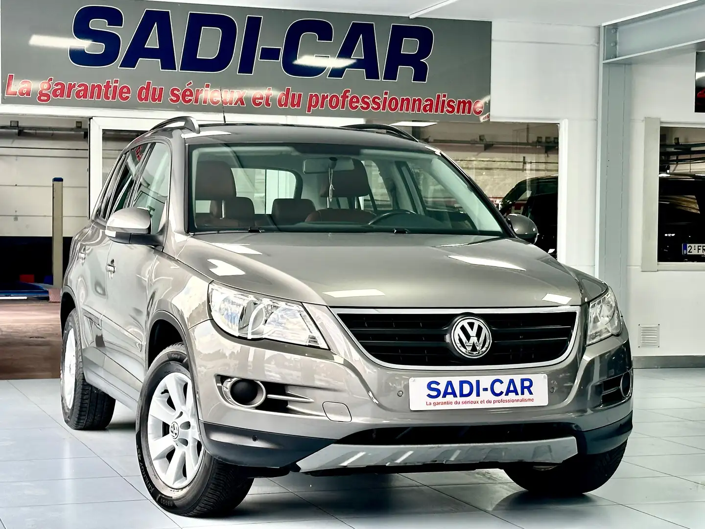 Volkswagen Tiguan 2.0 CR TDi 136cv 4Motion (4x4) - Sport & Style Gris - 1