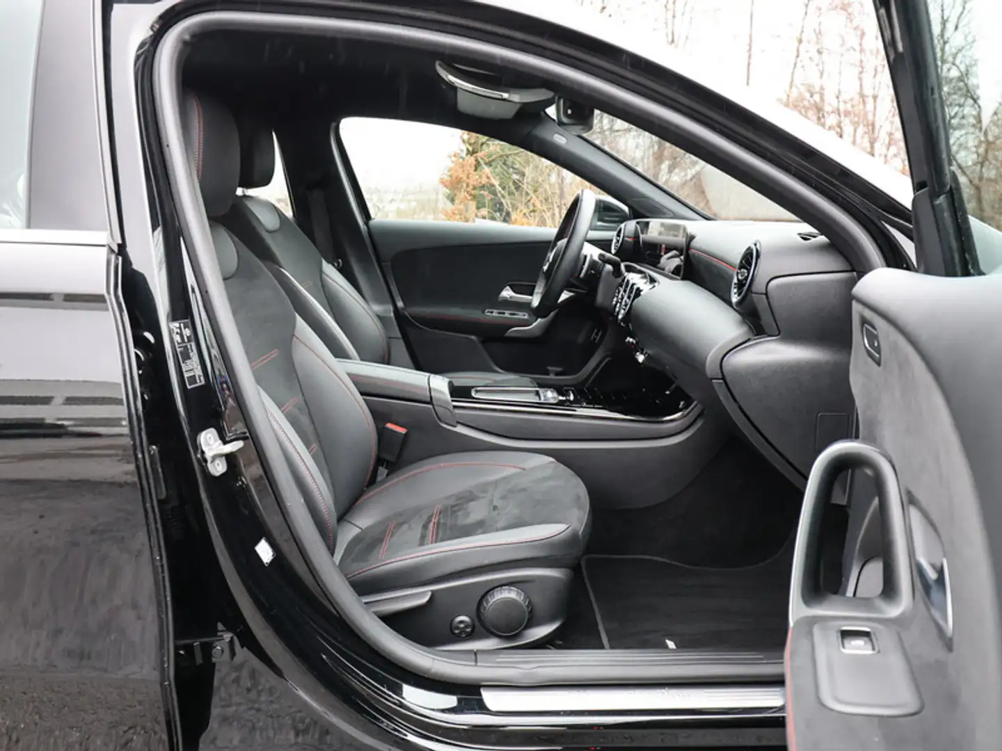 Mercedes-Benz A 200 d Limo AMG-Sport/LED/Kamera/SHZ/Winter/18 Schwarz - 2