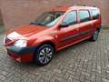 Dacia Logan 1.6-16V Lauréate 7p. Rood - thumbnail 2