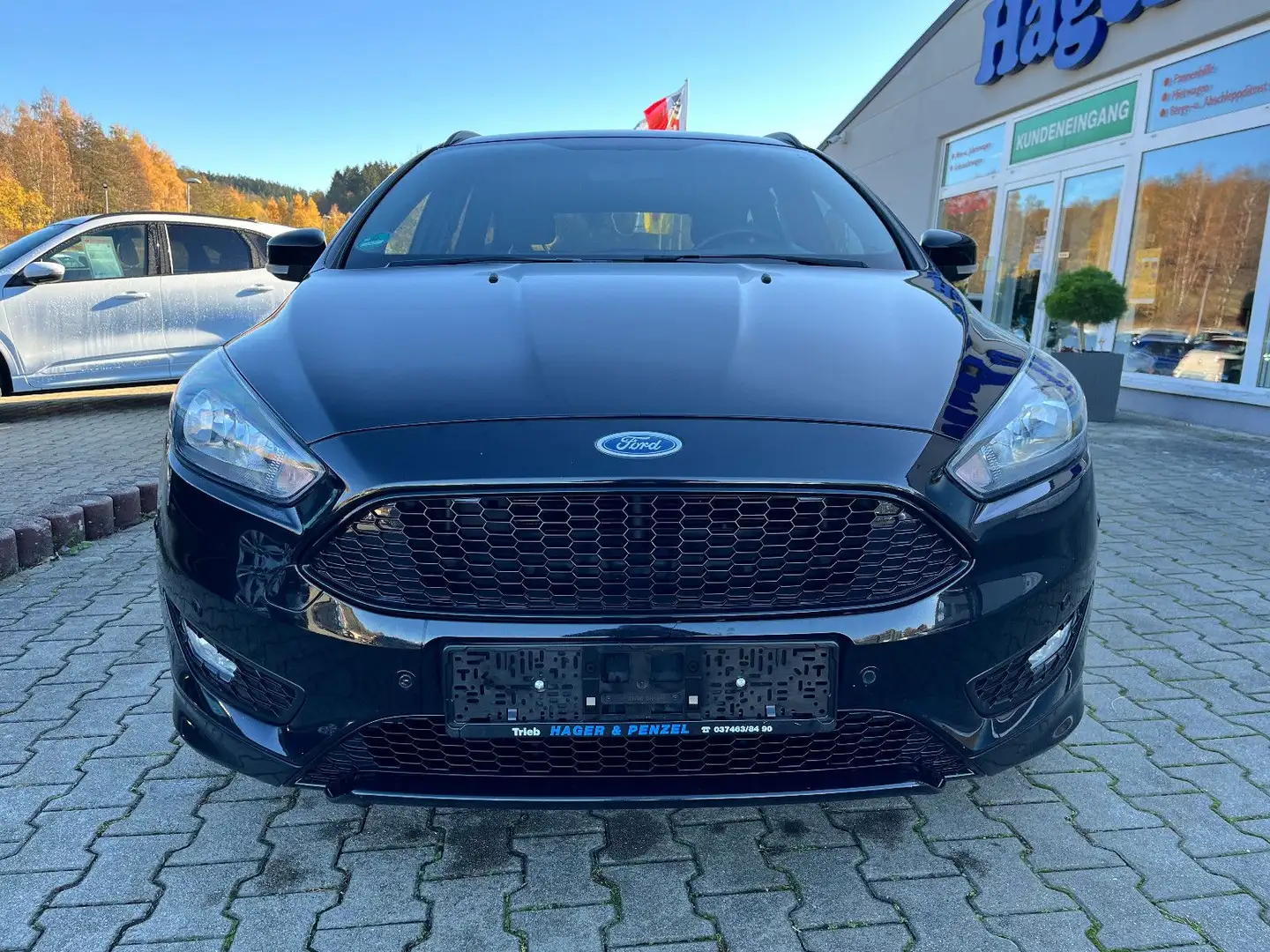 Ford Focus Turnier ST-Line TÜV 06/26 8 fach bereift Noir - 2