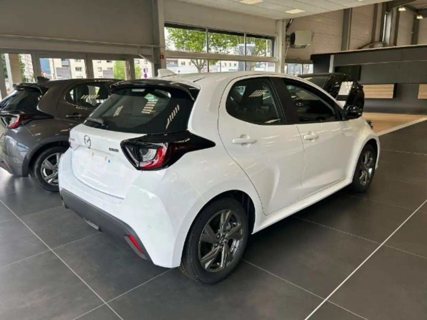 Mazda 2 Mazda2 Hybrid 2024 1.5L CVT 116 ch Exclusive-Line  Blanc - 2