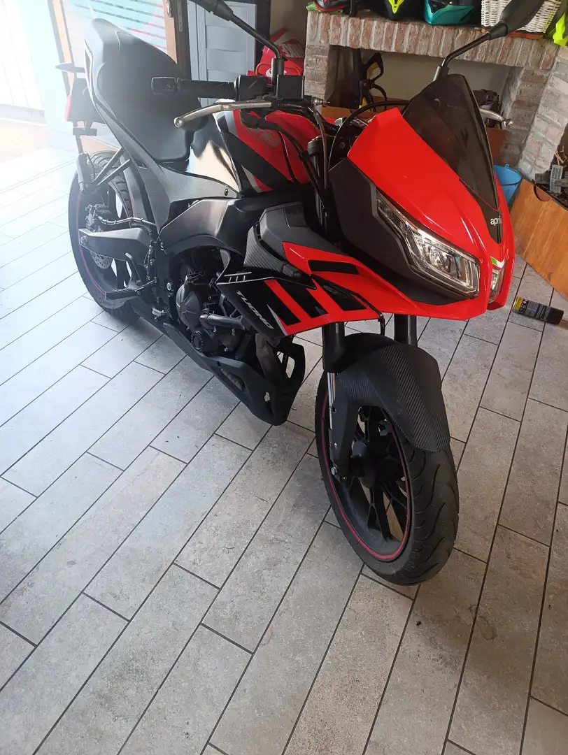 Aprilia Tuono 125 Roşu - 1