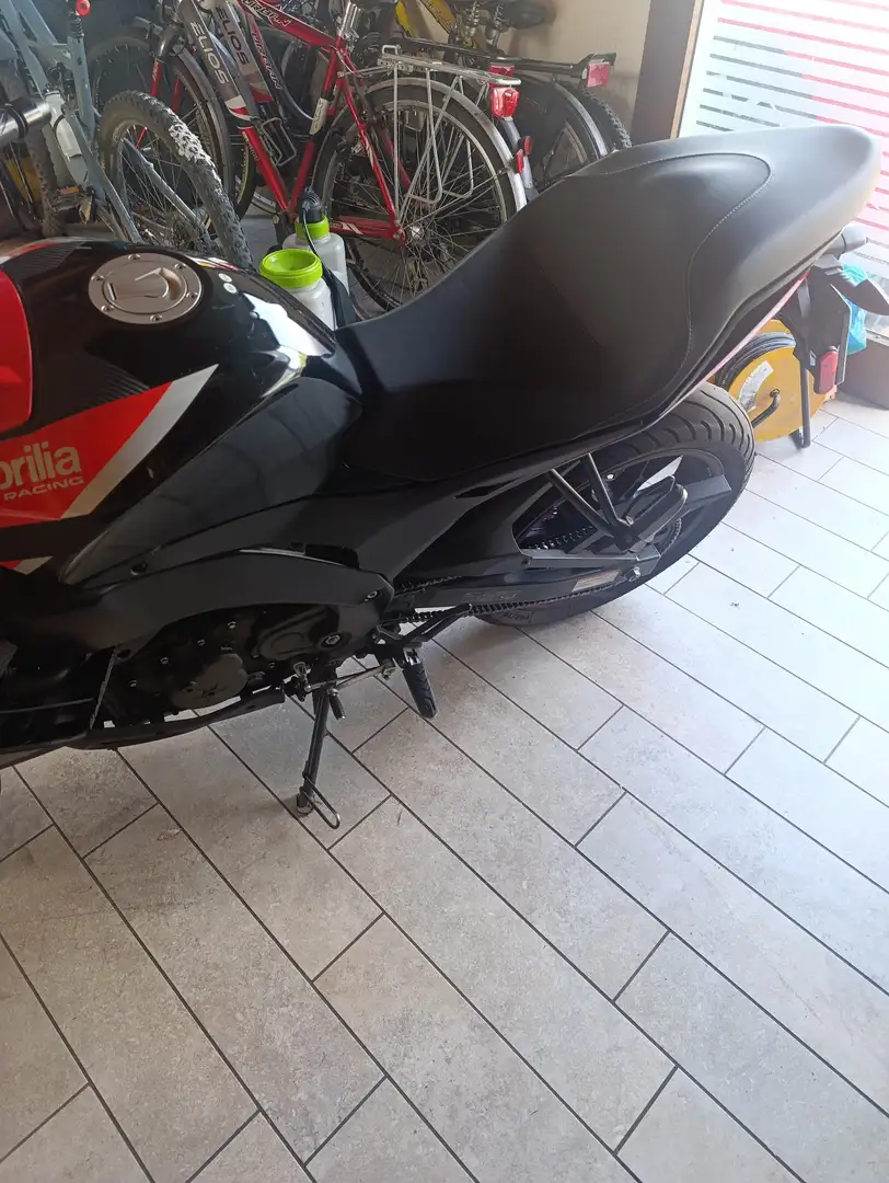 Aprilia Tuono 125 Roşu - 2