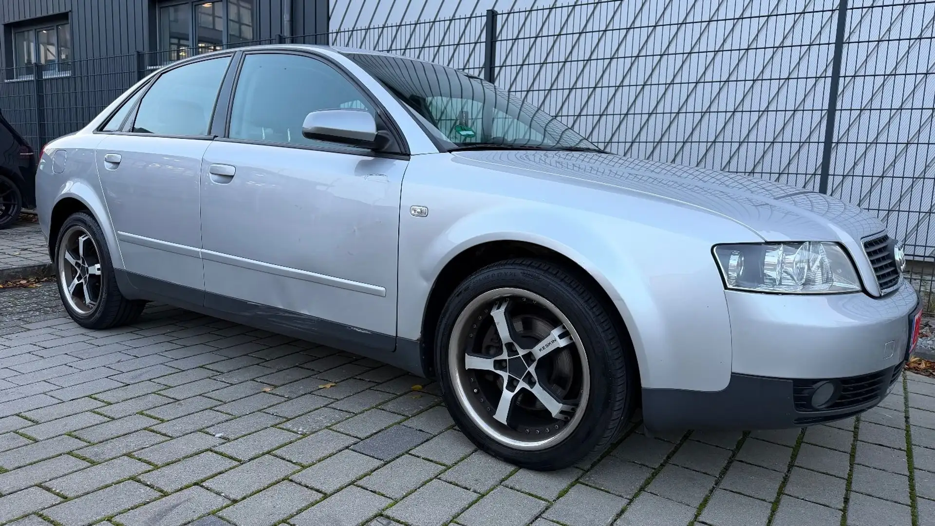 Audi A4 2.0 BENZINER TÜV,KLIMAAUTOAMATIK,KESKIN FELGE Grau - 2