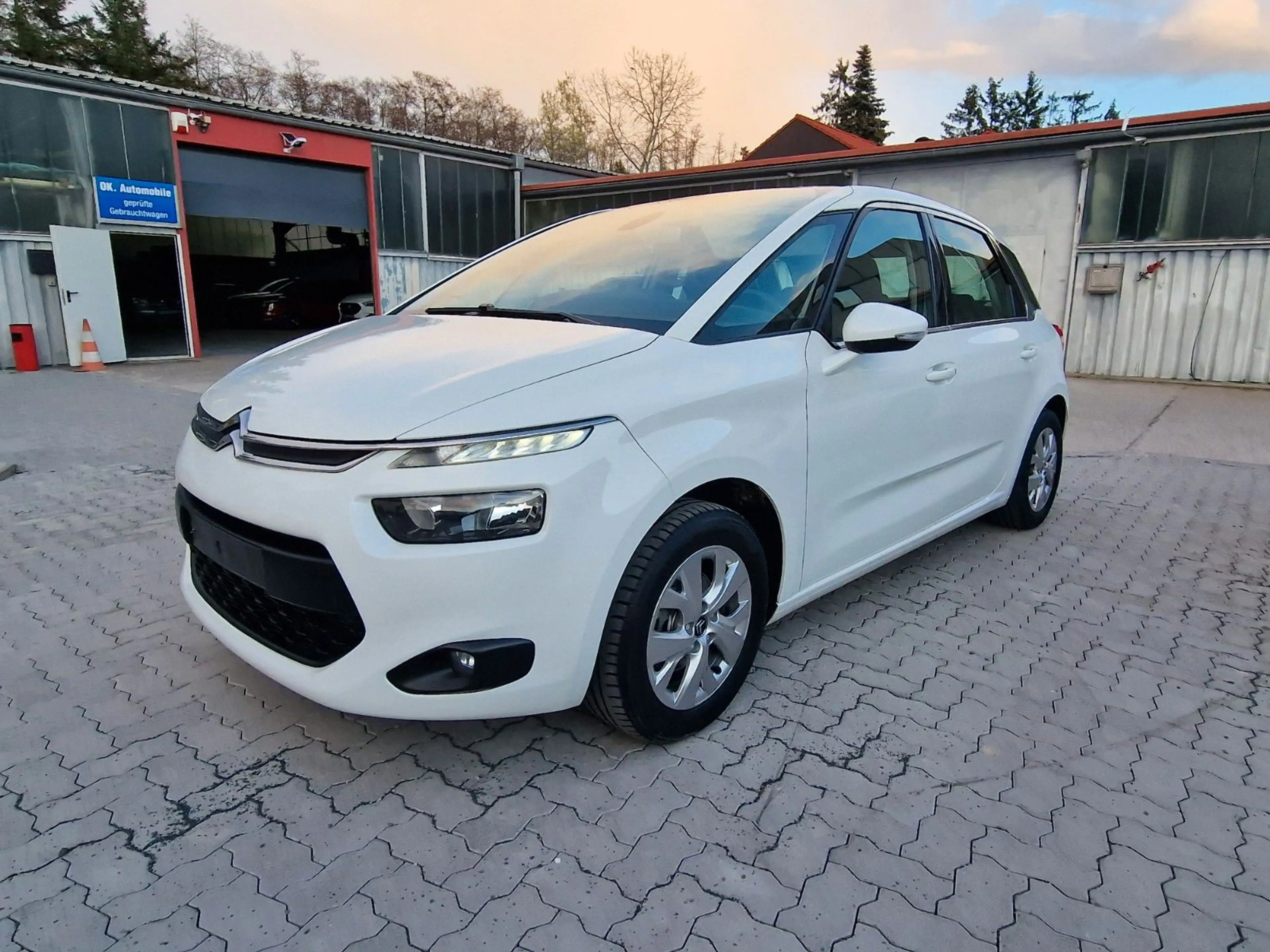 Citroen C4 Picasso /Spacetourer Attraction — photo 9