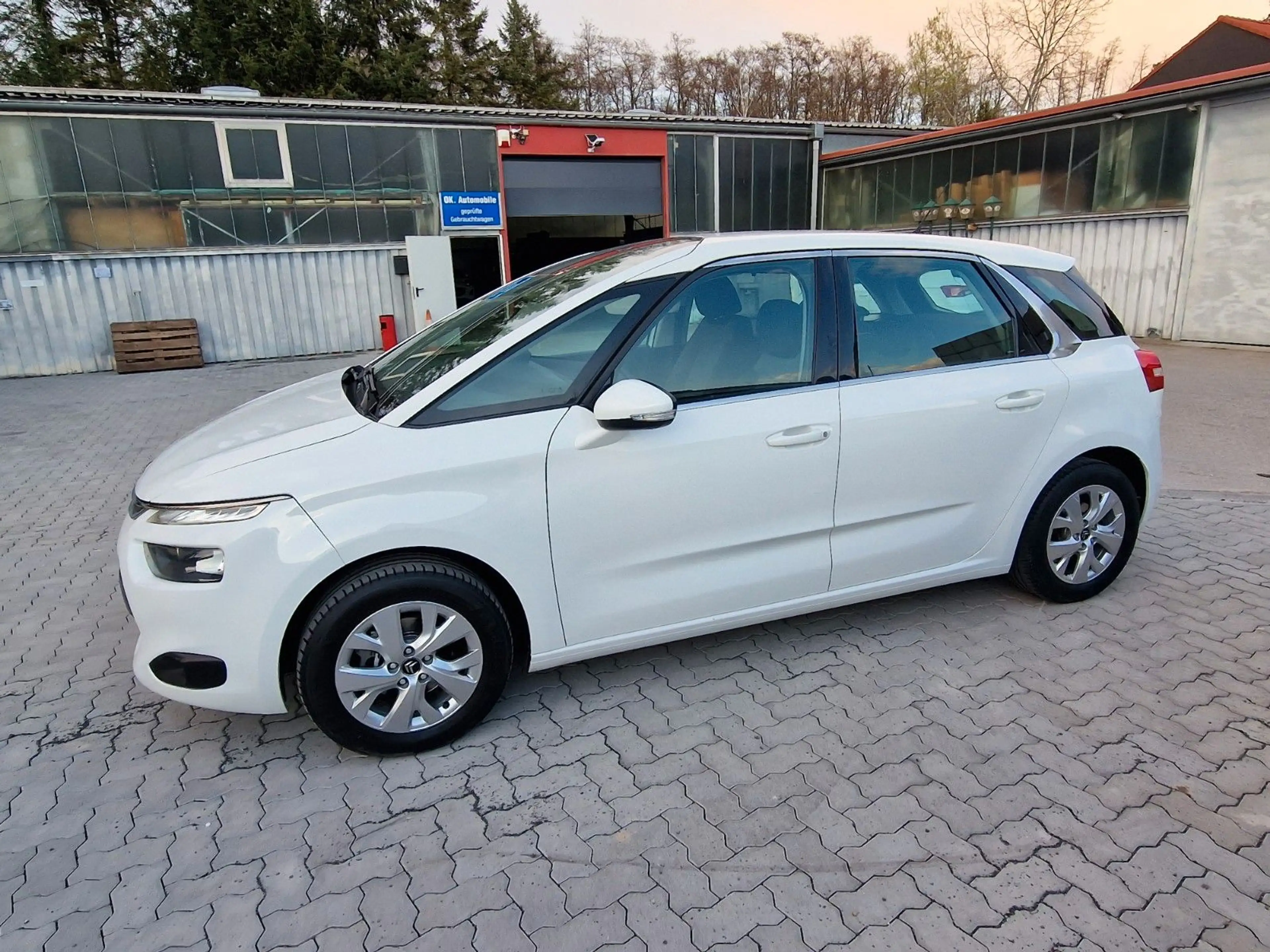 Citroen C4 Picasso /Spacetourer Attraction — photo 8