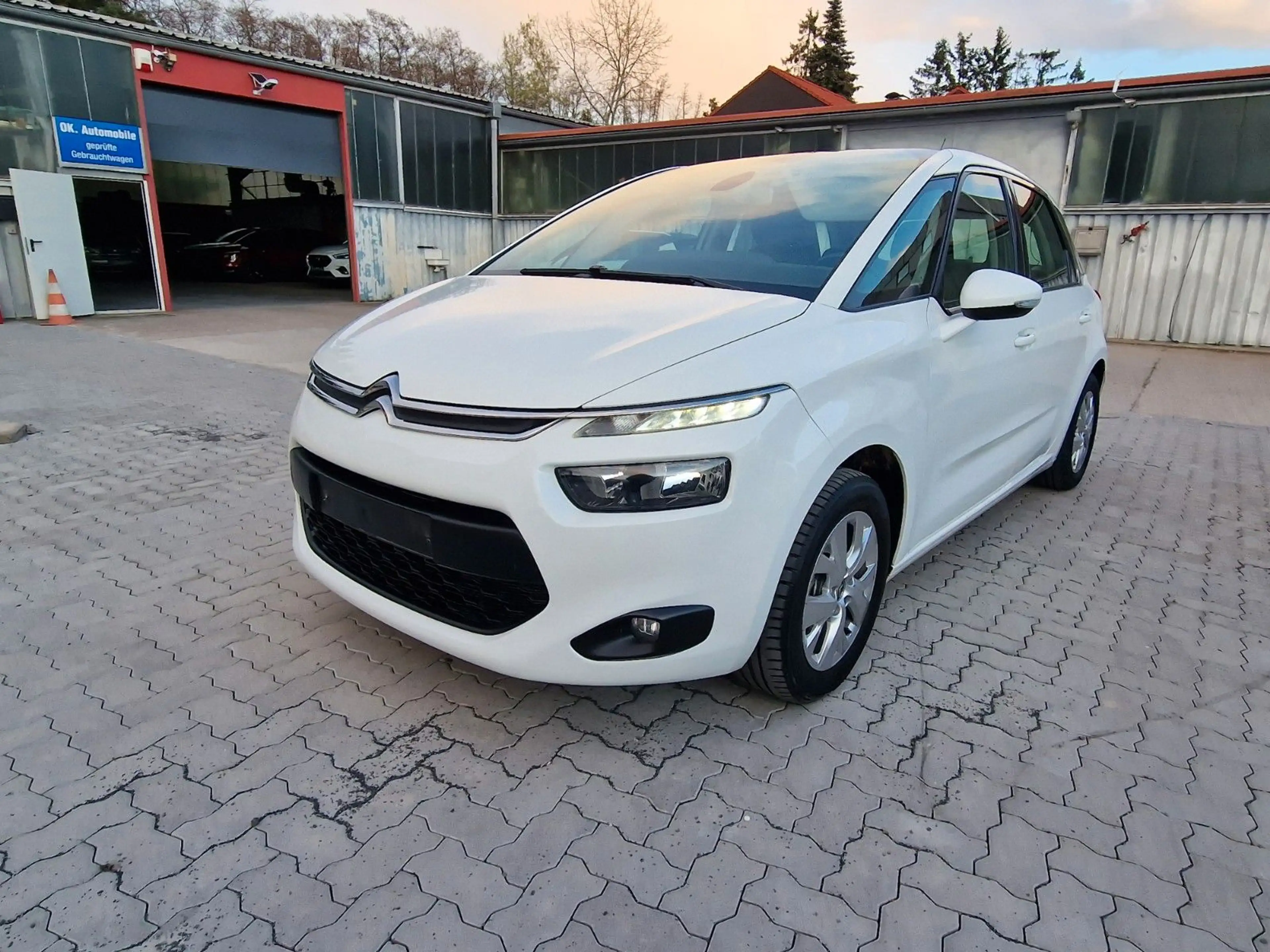 Citroen C4 Picasso /Spacetourer Attraction — photo 3