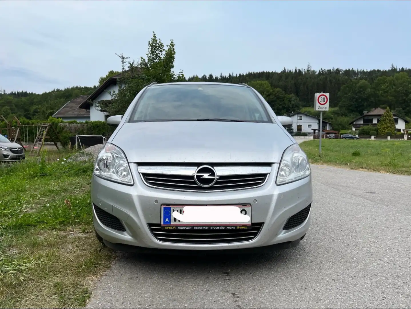 Opel Zafira 1,7 cdti Grau - 1