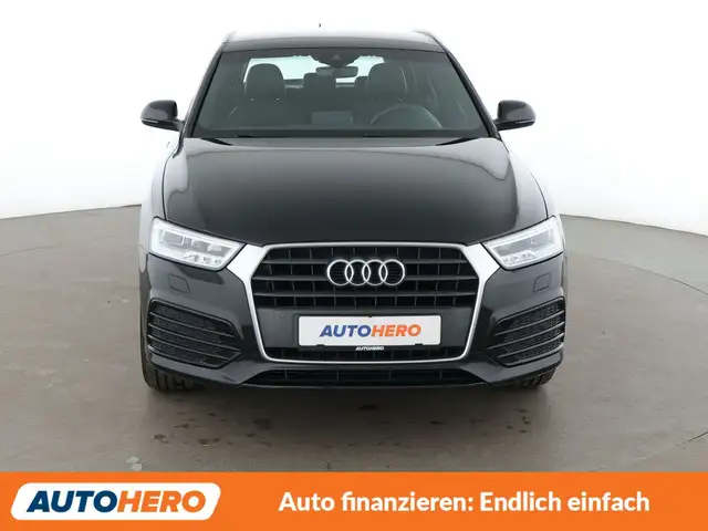 Audi Q3 view 9