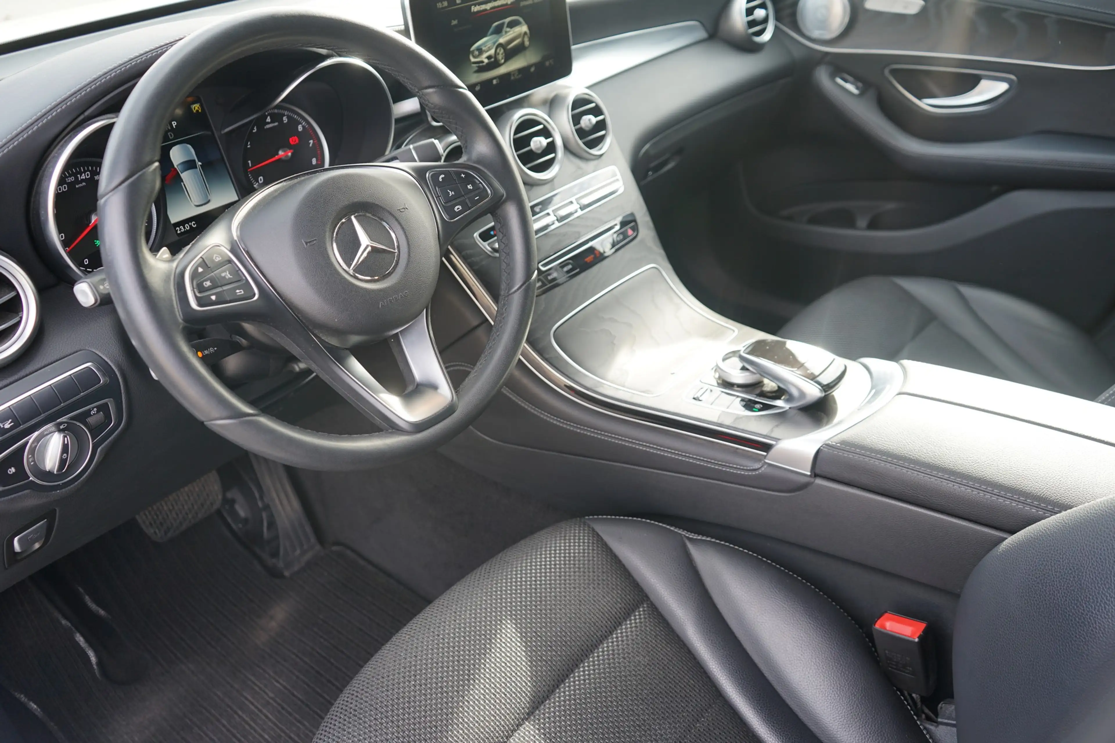 Mercedes-Benz GLC 250 4Matic Burmester Head-Up LED Tempomat — photo 12