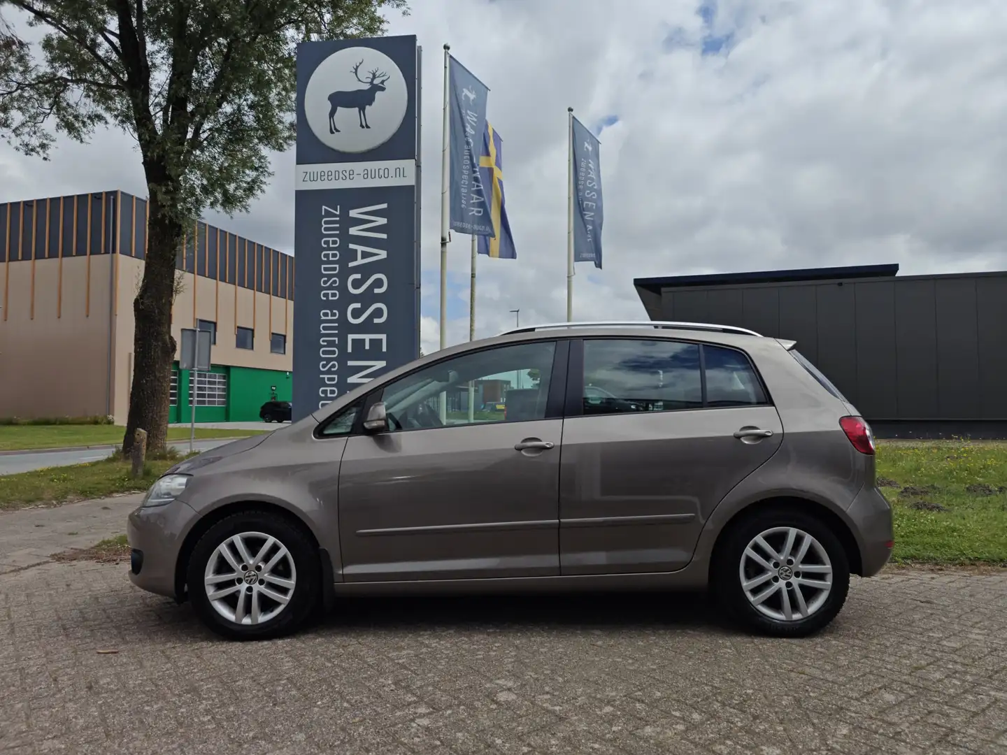 Volkswagen Golf Plus 1.2 TSI Highline BlueMotion | Trekhaak | Bruin - 2
