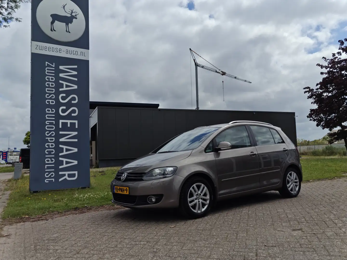 Volkswagen Golf Plus 1.2 TSI Highline BlueMotion | Trekhaak | Bruin - 1