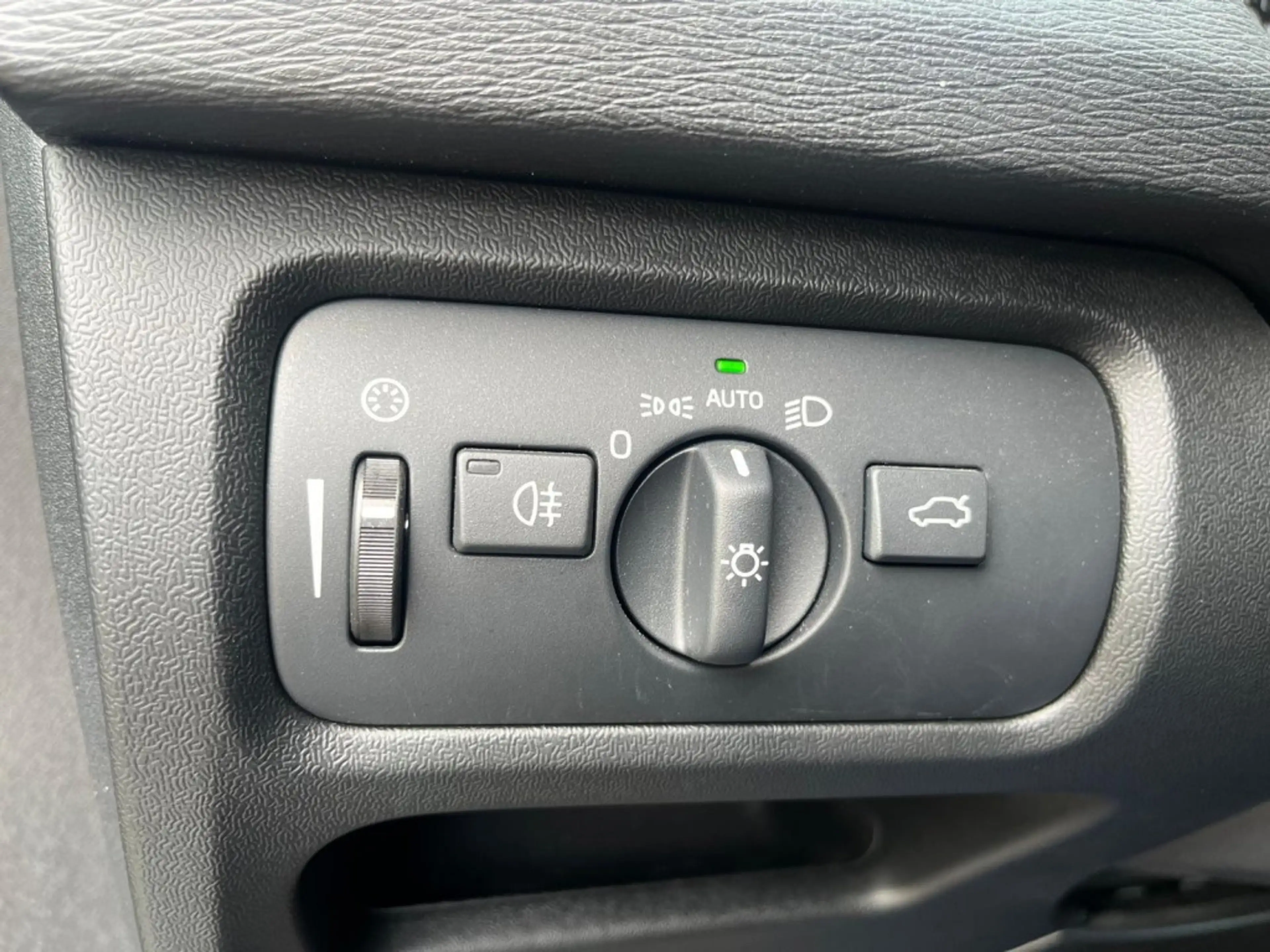 Volvo V40 2.0 T2 122PK Momentum  122 PK Camera  Trekhaak  Le — photo 11