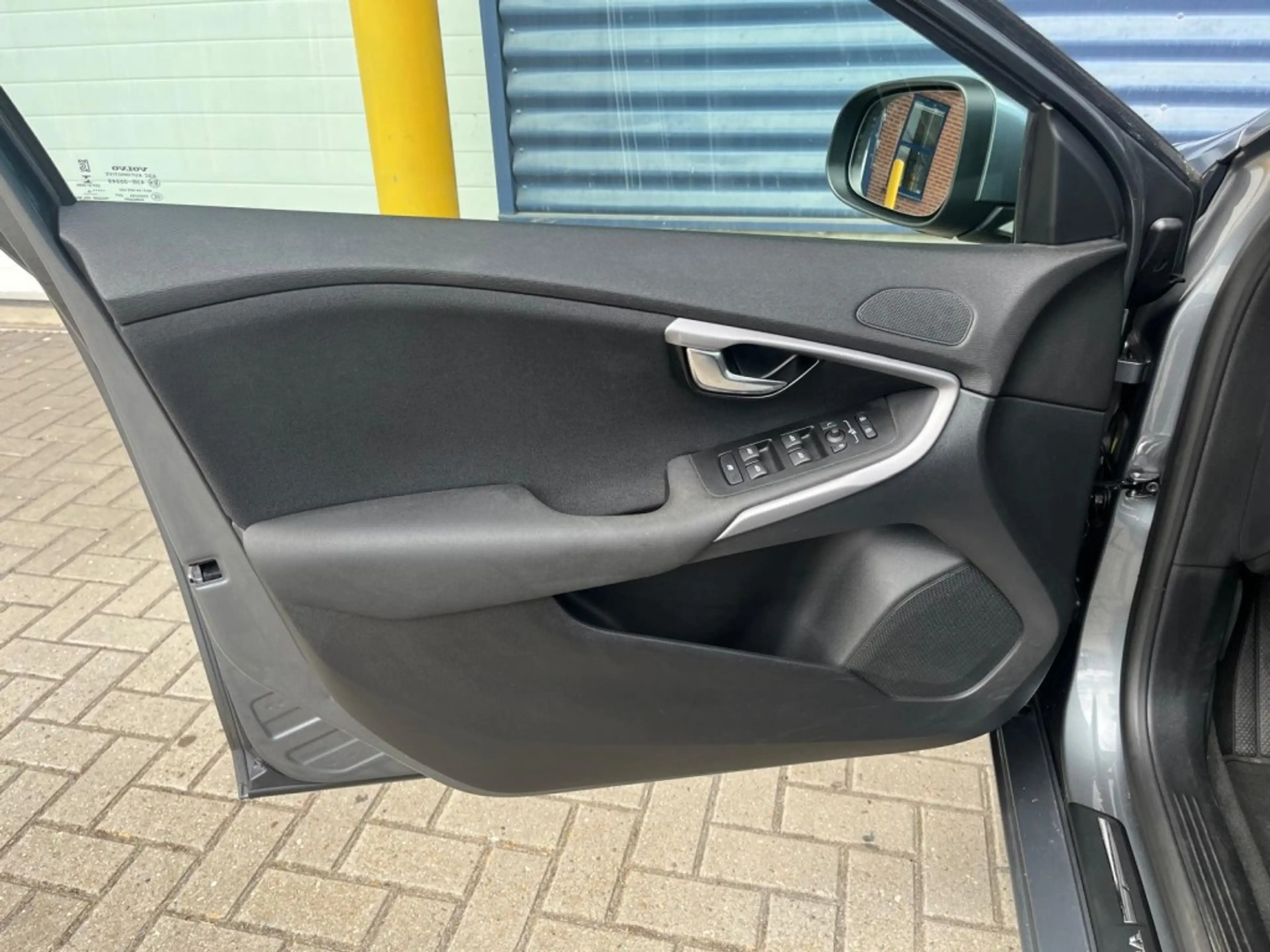 Volvo V40 2.0 T2 122PK Momentum  122 PK Camera  Trekhaak  Le — photo 13