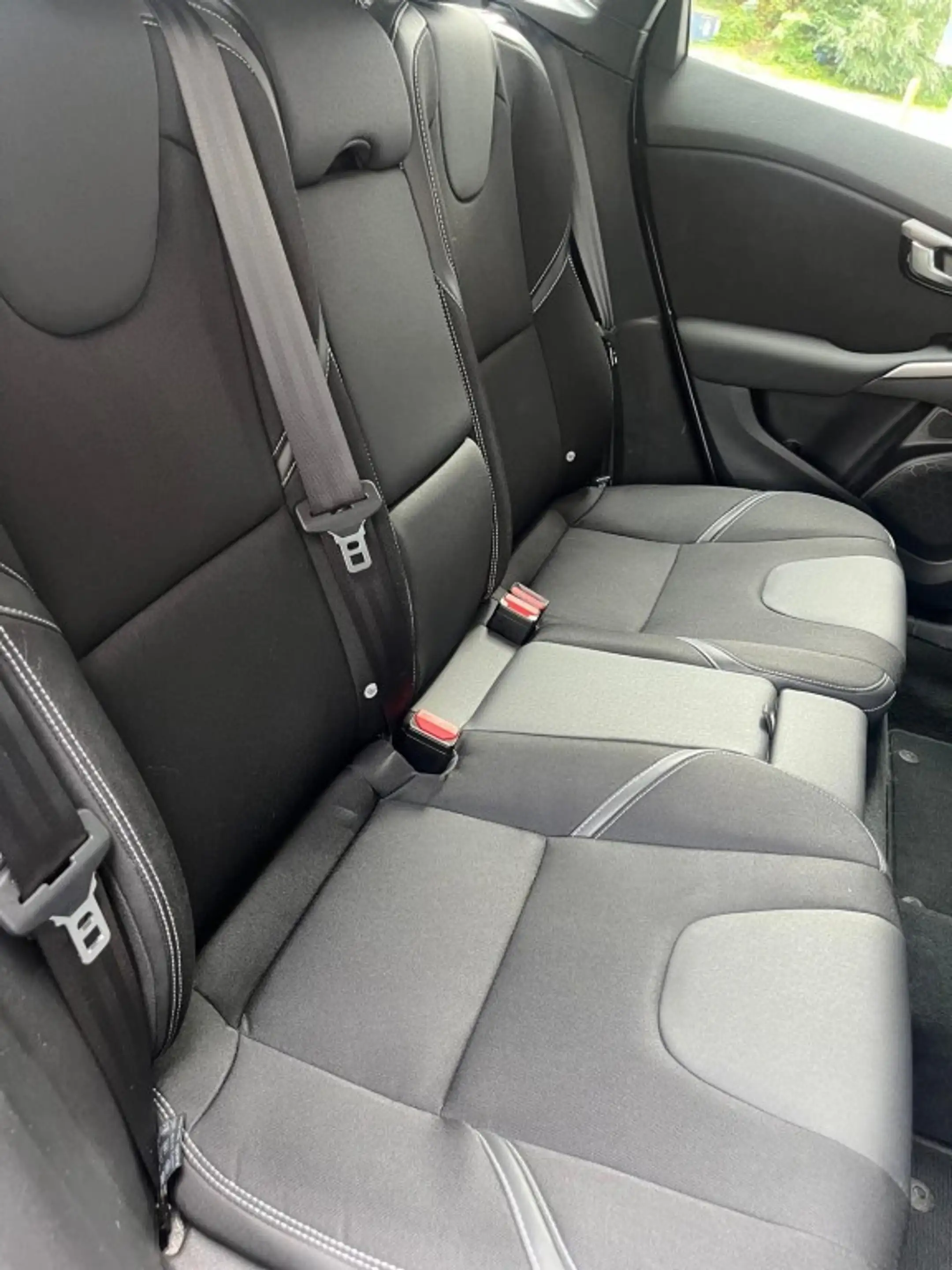 Volvo V40 2.0 T2 122PK Momentum  122 PK Camera  Trekhaak  Le — photo 18
