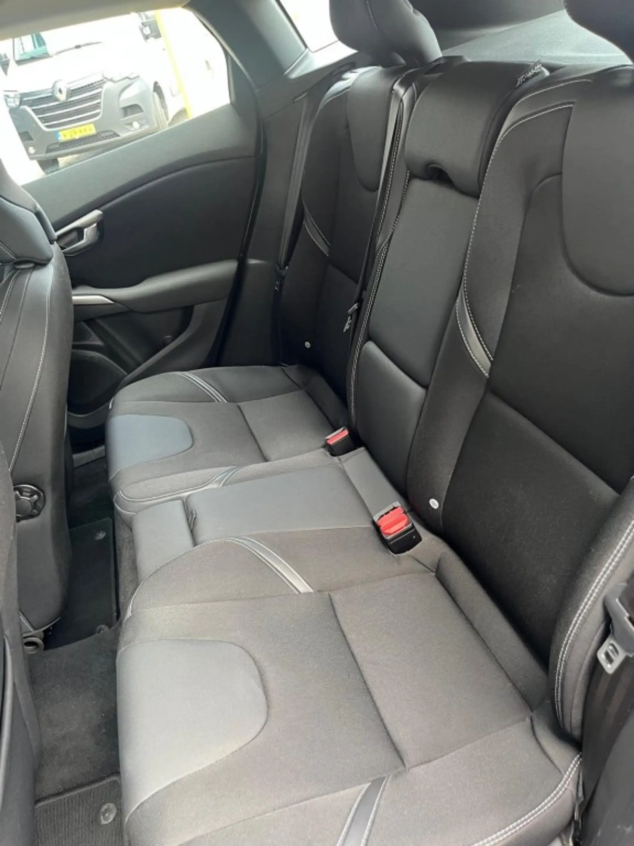 Volvo V40 2.0 T2 122PK Momentum  122 PK Camera  Trekhaak  Le — photo 7